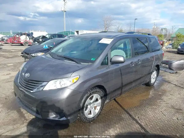 5TDKK3DC0GS764480 2016 TOYOTA SIENNA - Image 2