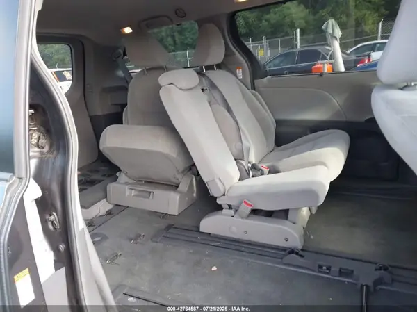 5TDKK3DC1GS696979 2016 TOYOTA SIENNA - Image 8