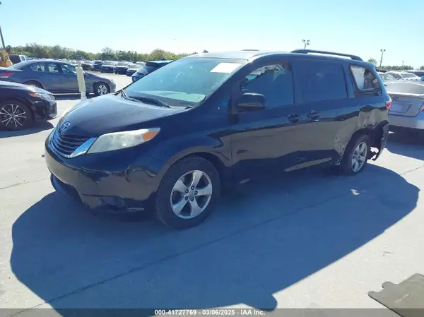 5TDKK3DC1GS697730 2016 TOYOTA SIENNA - Image 2