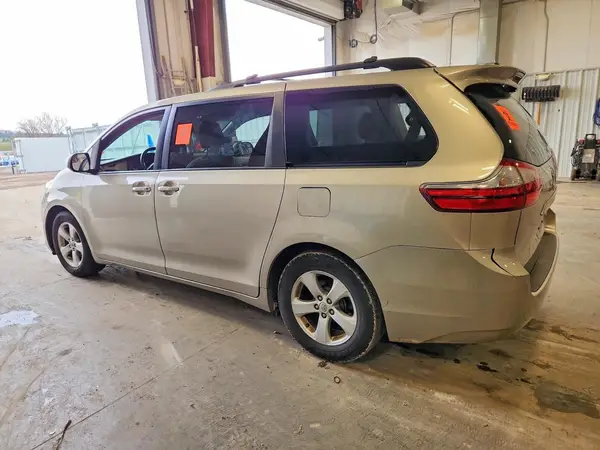 5TDKK3DC1GS700514 2016 TOYOTA SIENNA - Image 2