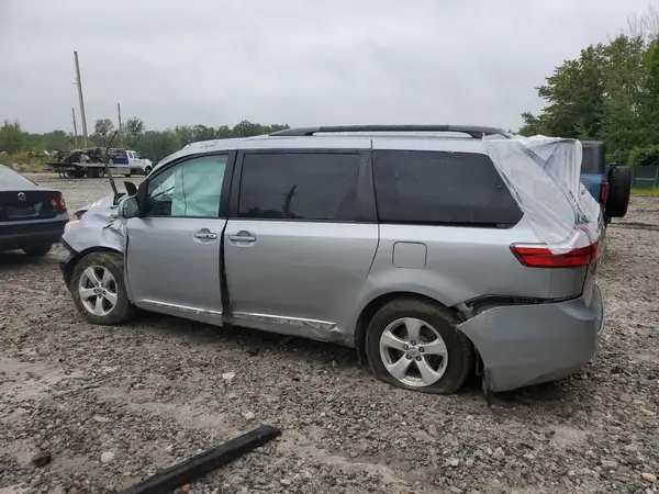 5TDKK3DC1GS702120 2016 TOYOTA SIENNA - Image 2