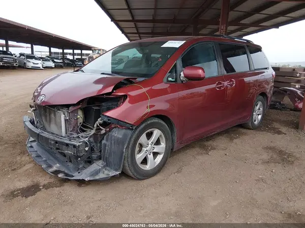 5TDKK3DC1GS709083 2016 TOYOTA SIENNA - Image 2