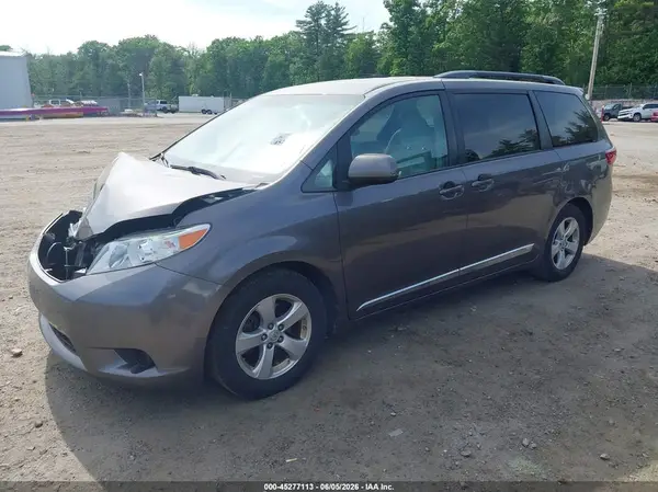 5TDKK3DC1GS709696 2016 TOYOTA SIENNA - Image 2