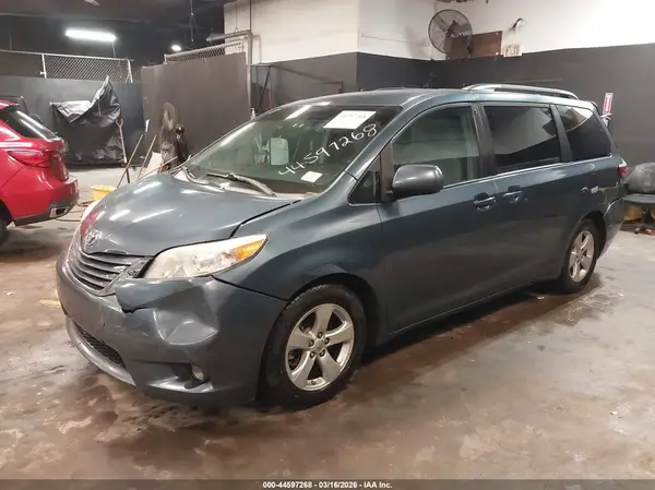 5TDKK3DC1GS711190 2016 TOYOTA SIENNA - Image 2