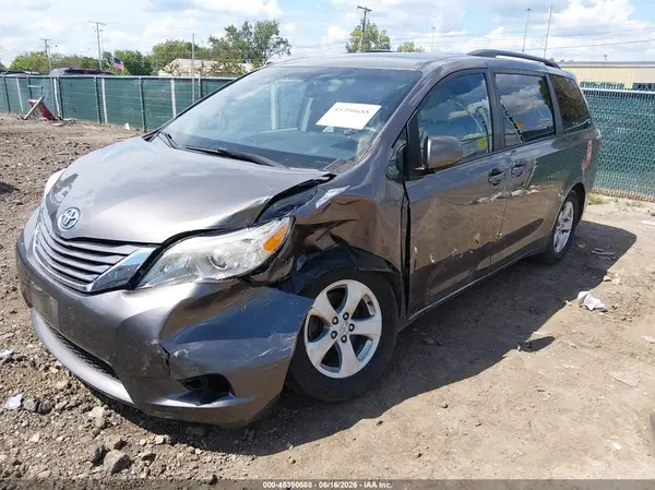 5TDKK3DC1GS711299 2016 TOYOTA SIENNA - Image 2