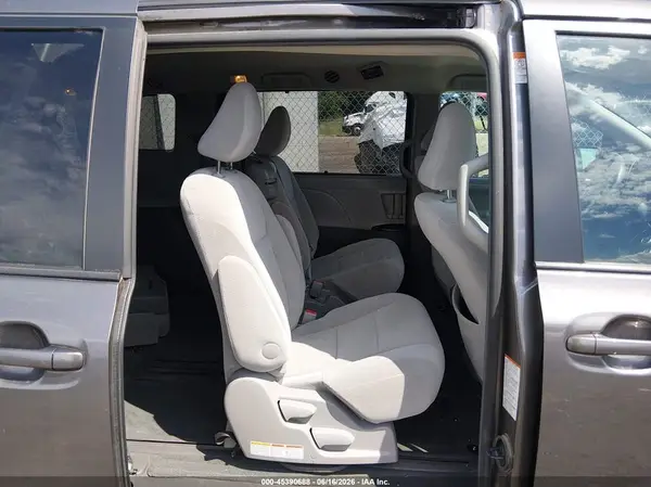 5TDKK3DC1GS711299 2016 TOYOTA SIENNA - Image 8