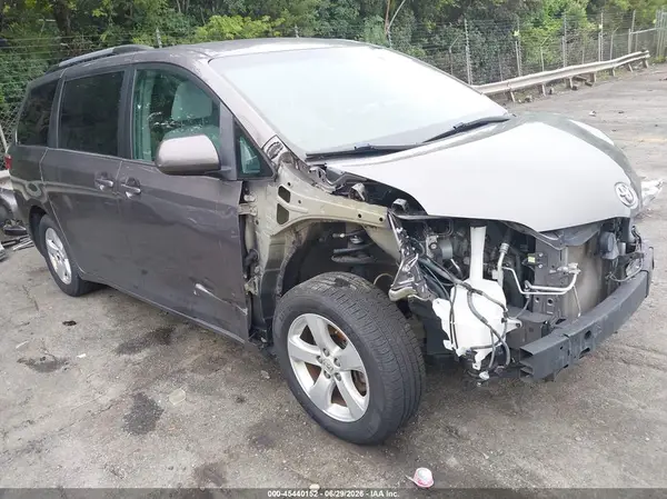 5TDKK3DC1GS715255 2016 TOYOTA SIENNA - Image 1