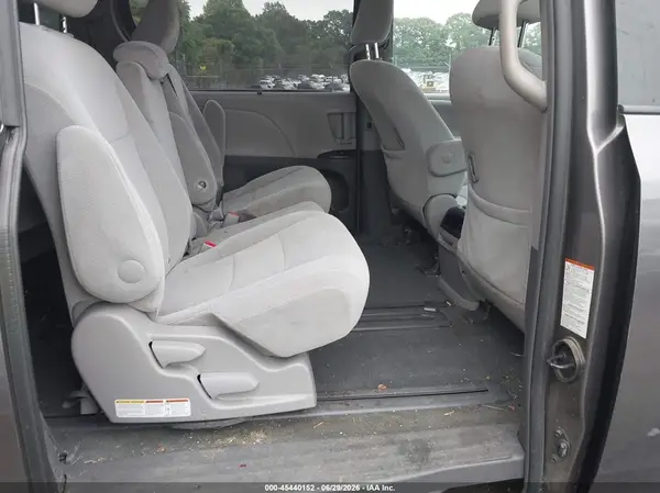 5TDKK3DC1GS715255 2016 TOYOTA SIENNA - Image 8