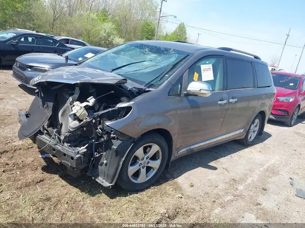 5TDKK3DC1GS716566 2016 TOYOTA SIENNA - Image 2