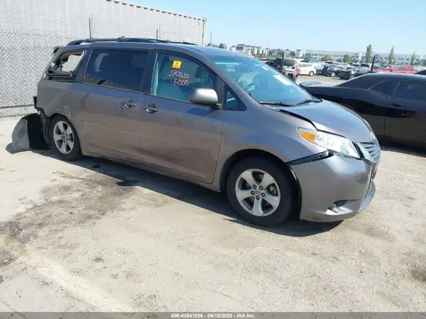 5TDKK3DC1GS716759 2016 TOYOTA SIENNA - Image 1