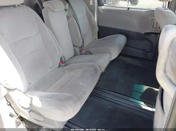 5TDKK3DC1GS716759 2016 TOYOTA SIENNA - Image 8