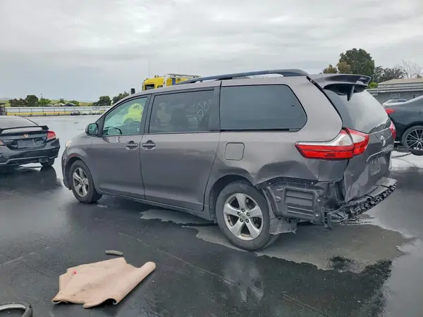 5TDKK3DC1GS717359 2016 TOYOTA SIENNA - Image 2