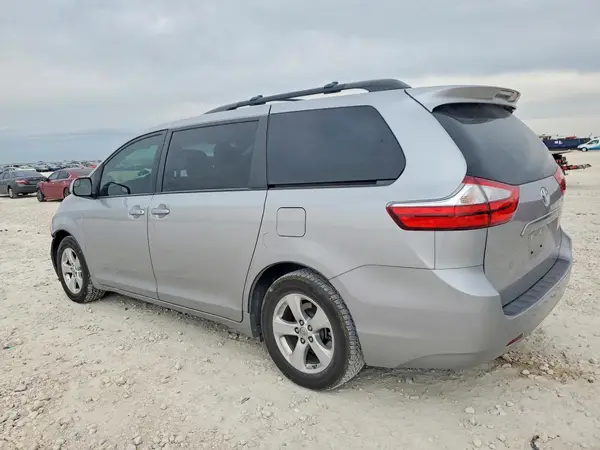 5TDKK3DC1GS718818 2016 TOYOTA SIENNA - Image 2