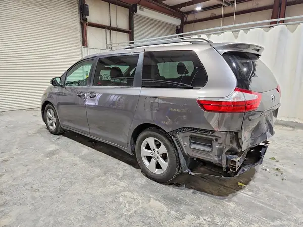 5TDKK3DC1GS727504 2016 TOYOTA SIENNA - Image 2