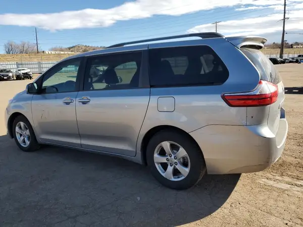5TDKK3DC1GS735408 2016 TOYOTA SIENNA - Image 2
