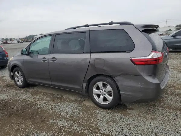5TDKK3DC1GS737000 2016 TOYOTA SIENNA - Image 2