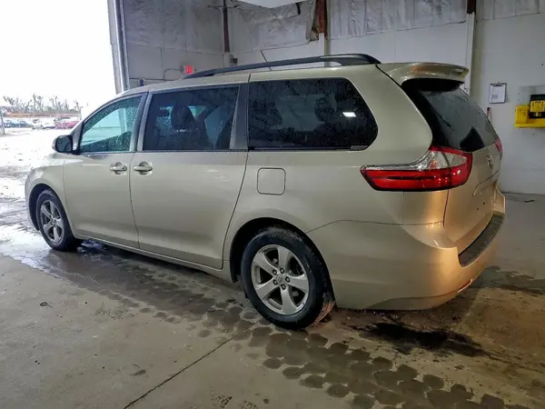 5TDKK3DC1GS737689 2016 TOYOTA SIENNA - Image 2