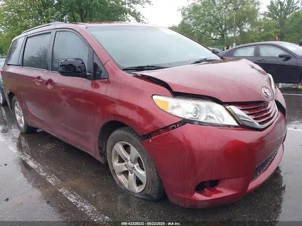 5TDKK3DC1GS742813 2016 TOYOTA SIENNA - Image 1