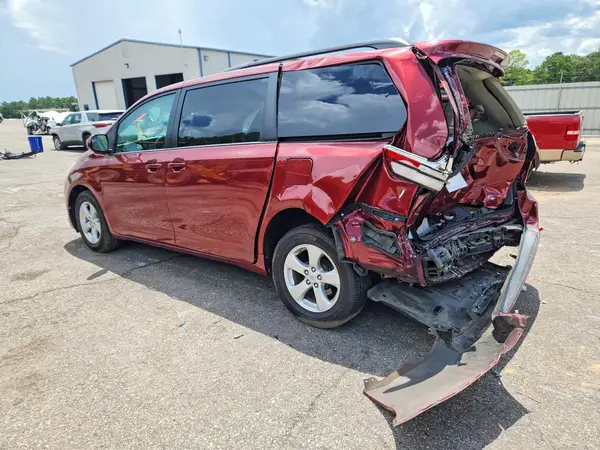 5TDKK3DC1GS748739 2016 TOYOTA SIENNA - Image 2