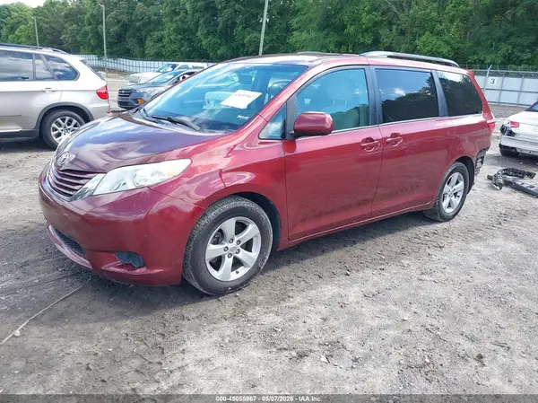 5TDKK3DC1GS749616 2016 TOYOTA SIENNA - Image 2