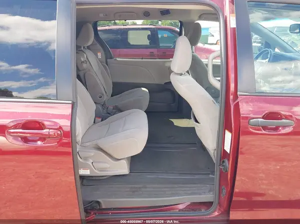 5TDKK3DC1GS749616 2016 TOYOTA SIENNA - Image 8