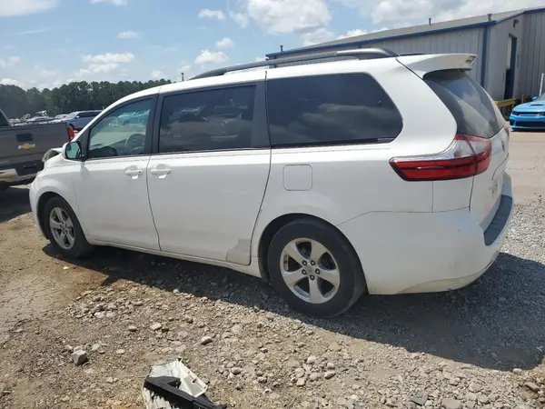 5TDKK3DC1GS752922 2016 TOYOTA SIENNA - Image 2