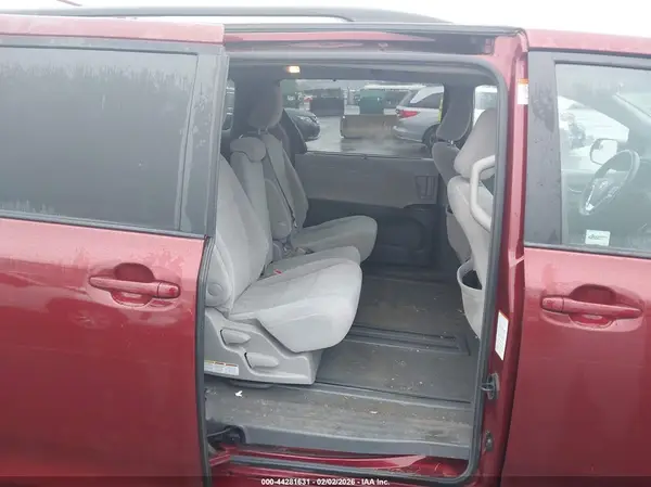 5TDKK3DC1GS755092 2016 TOYOTA SIENNA - Image 8