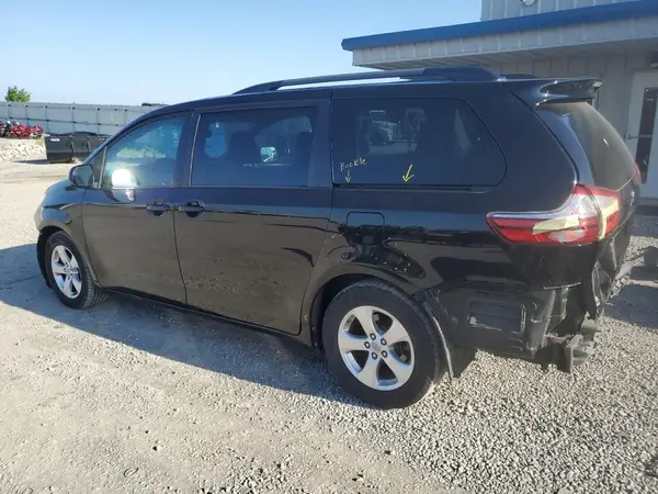 5TDKK3DC1GS759451 2016 TOYOTA SIENNA - Image 2