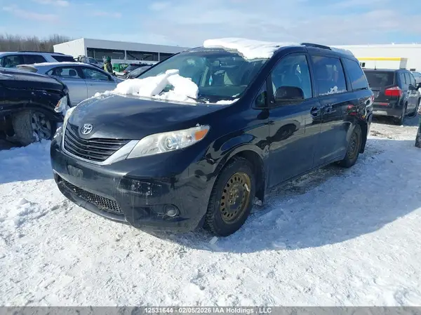 5TDKK3DC1GS763497 2016 TOYOTA SIENNA - Image 2