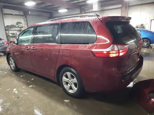 5TDKK3DC2GS693332 2016 TOYOTA SIENNA - Image 2
