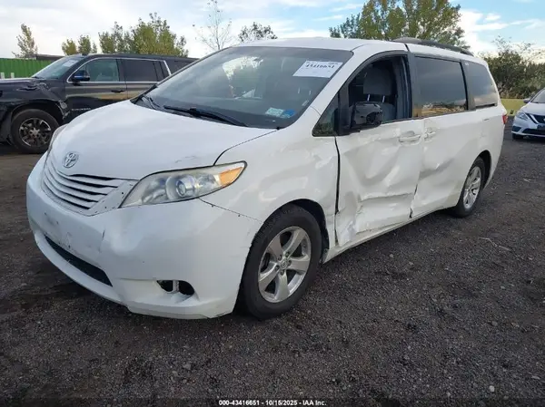 5TDKK3DC2GS694741 2016 TOYOTA SIENNA - Image 2