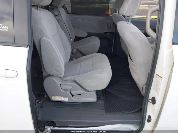 5TDKK3DC2GS694741 2016 TOYOTA SIENNA - Image 8