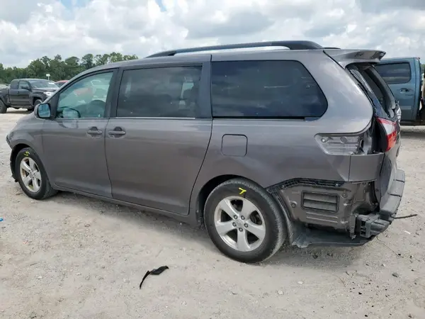 5TDKK3DC2GS697073 2016 TOYOTA SIENNA - Image 2