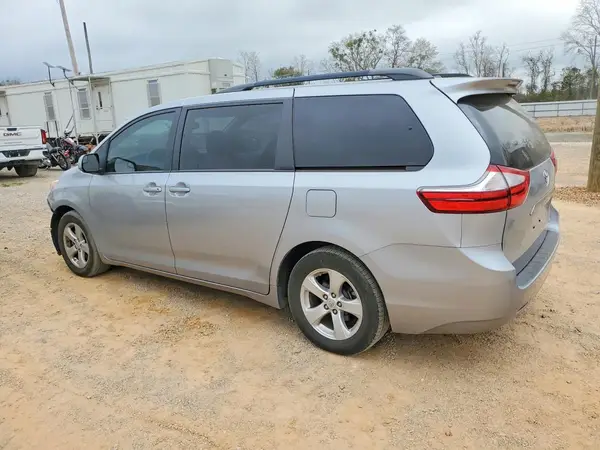 5TDKK3DC2GS700229 2016 TOYOTA SIENNA - Image 2