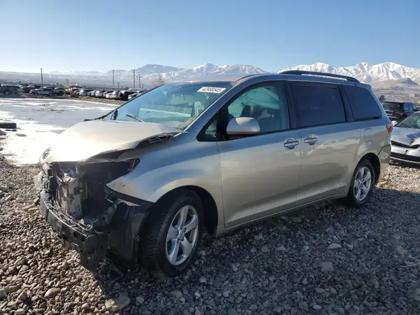 5TDKK3DC2GS701378 2016 TOYOTA SIENNA - Image 1