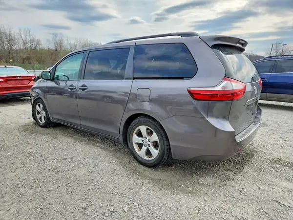 5TDKK3DC2GS713871 2016 TOYOTA SIENNA - Image 2