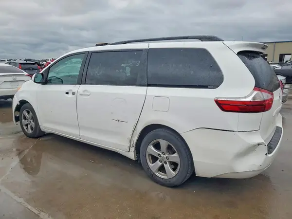 5TDKK3DC2GS715555 2016 TOYOTA SIENNA - Image 2