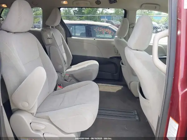 5TDKK3DC2GS718956 2016 TOYOTA SIENNA - Image 8