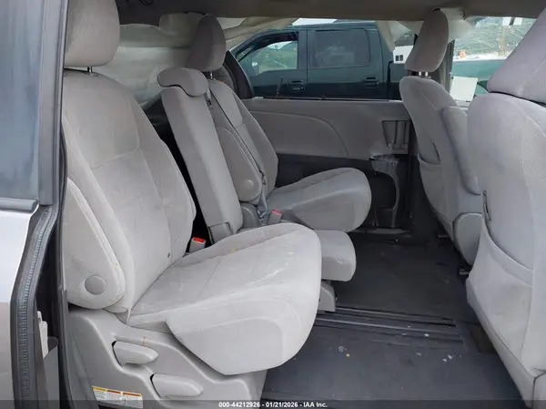 5TDKK3DC2GS720092 2016 TOYOTA SIENNA - Image 8
