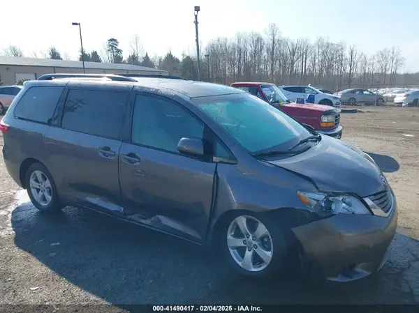 5TDKK3DC2GS726247 2016 TOYOTA SIENNA - Image 1
