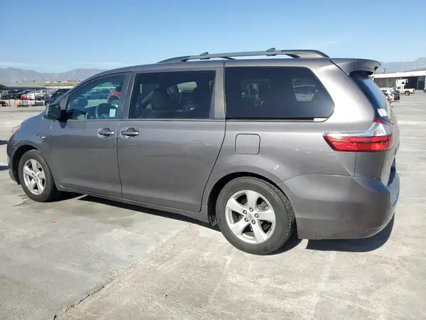 5TDKK3DC2GS726250 2016 TOYOTA SIENNA - Image 2