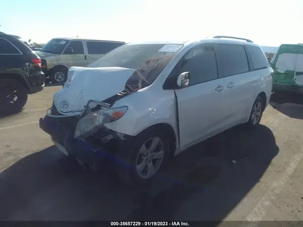 5TDKK3DC2GS726880 2016 TOYOTA SIENNA - Image 2