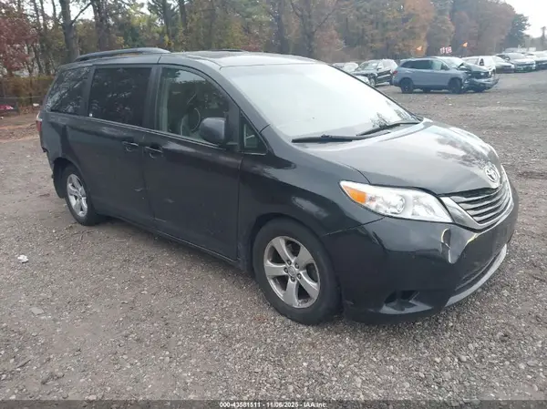 5TDKK3DC2GS727429 2016 TOYOTA SIENNA - Image 1