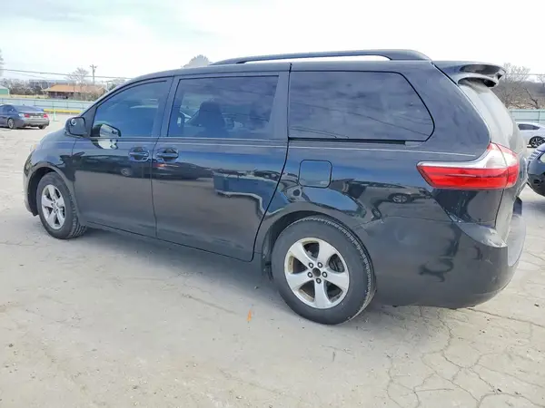 5TDKK3DC2GS729343 2016 TOYOTA SIENNA - Image 2