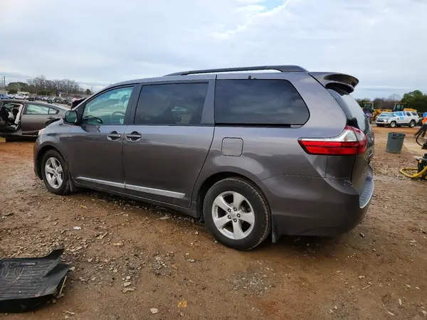 5TDKK3DC2GS730704 2016 TOYOTA SIENNA - Image 2