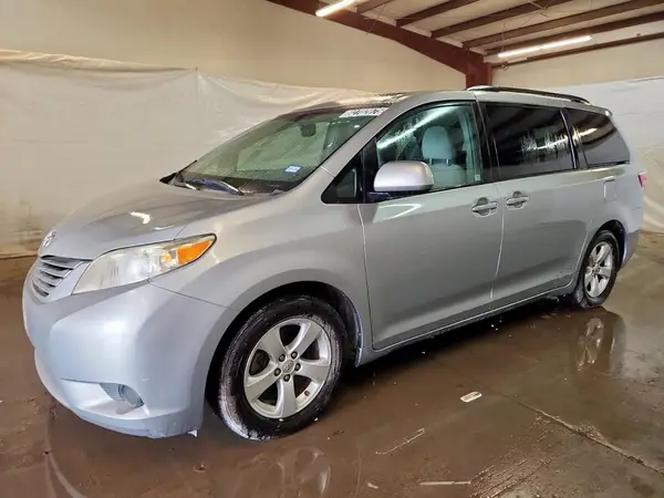 5TDKK3DC2GS730914 2016 TOYOTA SIENNA - Image 1