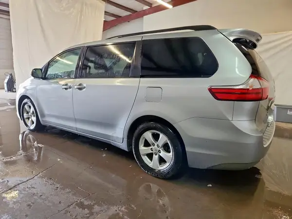 5TDKK3DC2GS730914 2016 TOYOTA SIENNA - Image 2