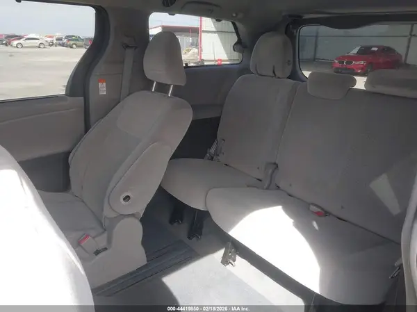5TDKK3DC2GS731142 2016 TOYOTA SIENNA - Image 8