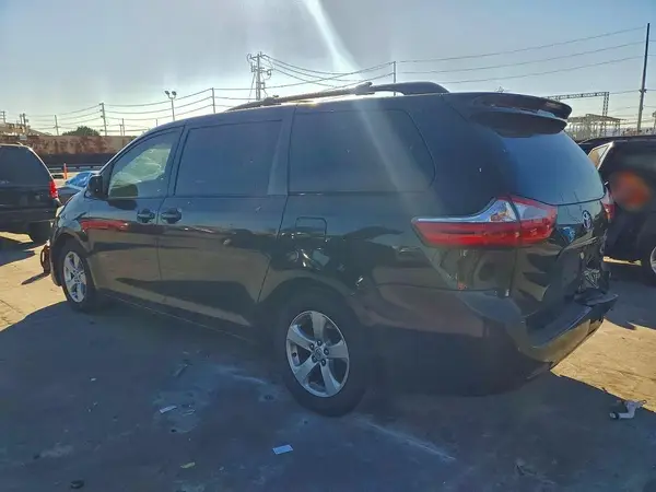 5TDKK3DC2GS732050 2016 TOYOTA SIENNA - Image 2