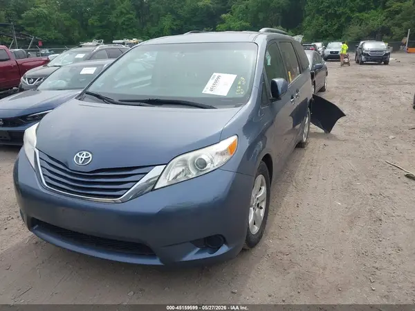 5TDKK3DC2GS734624 2016 TOYOTA SIENNA - Image 2